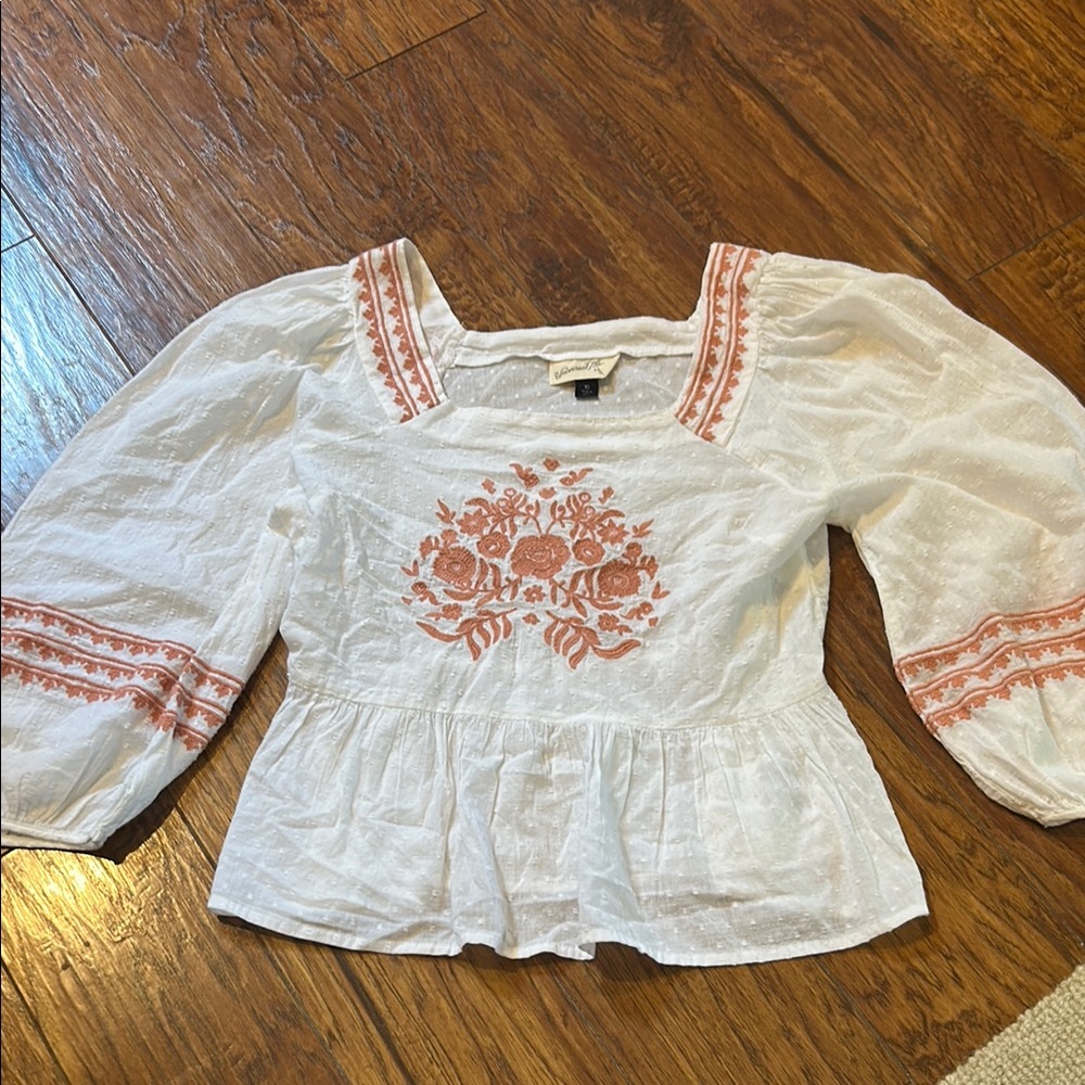 Universal Threads White and Orange Embroidered Women's Top